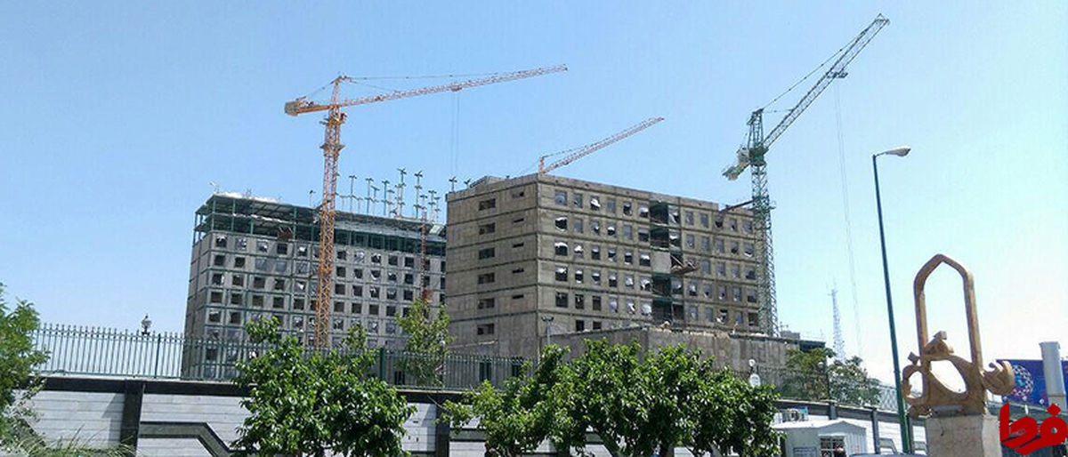 طبقات غیر مجاز ساختمان جنجالی میدان سپاه تخریب شد +عکس