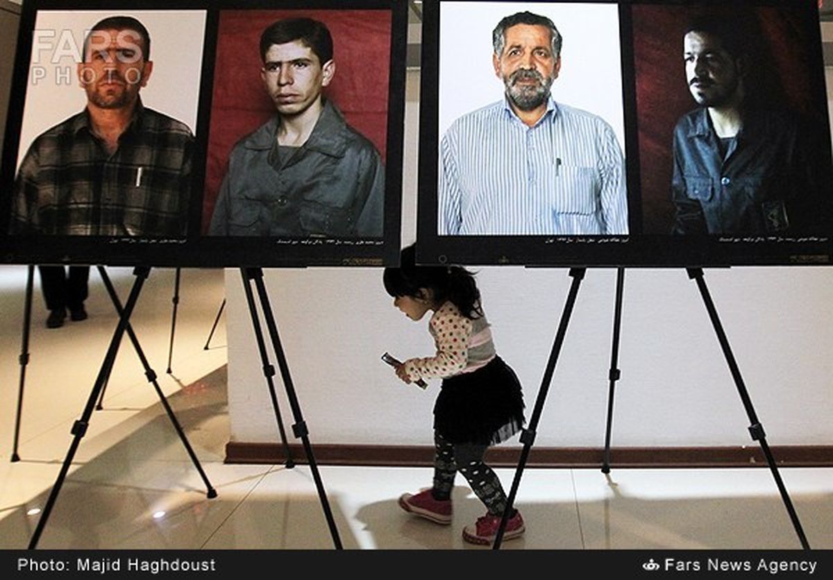 تصاویر/ نمایشگاه تا زنده‌ایم رزمنده‌ایم