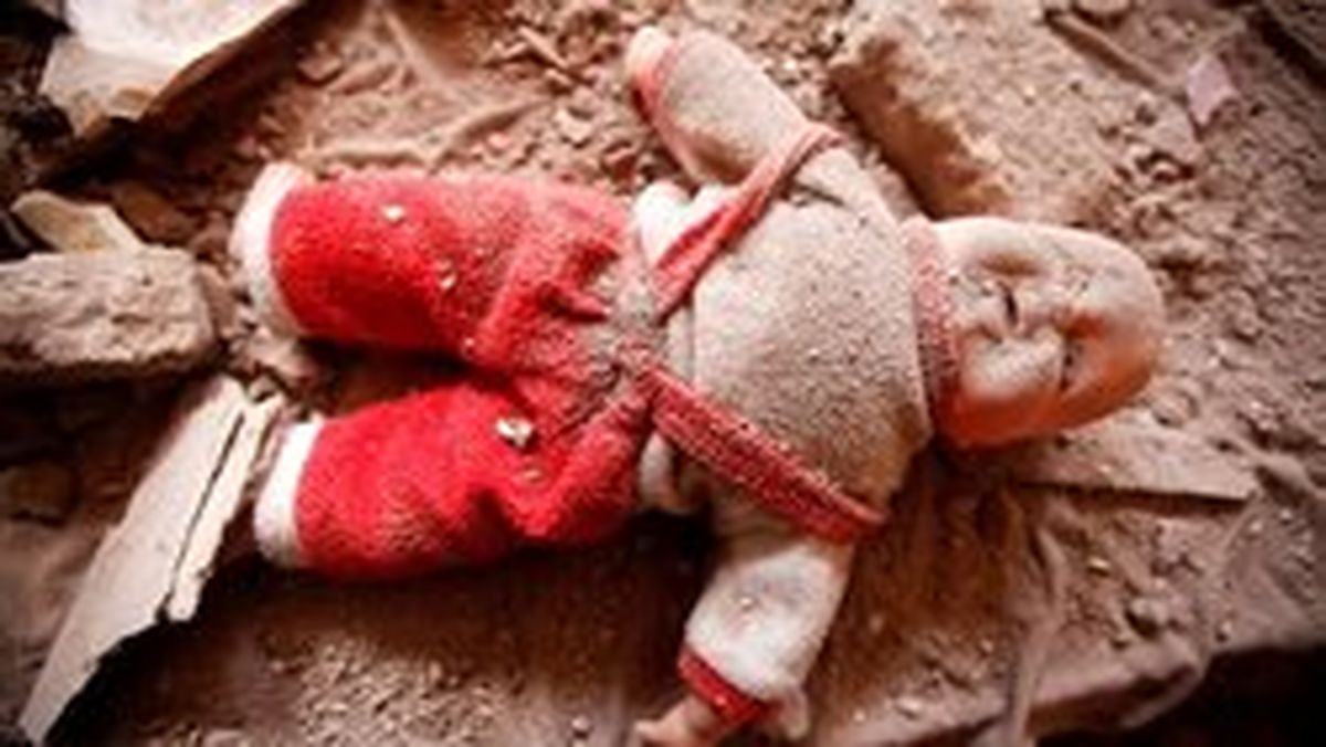 تحصن مخالفان جنگ یمن مقابل سفارت عربستان در بیروت