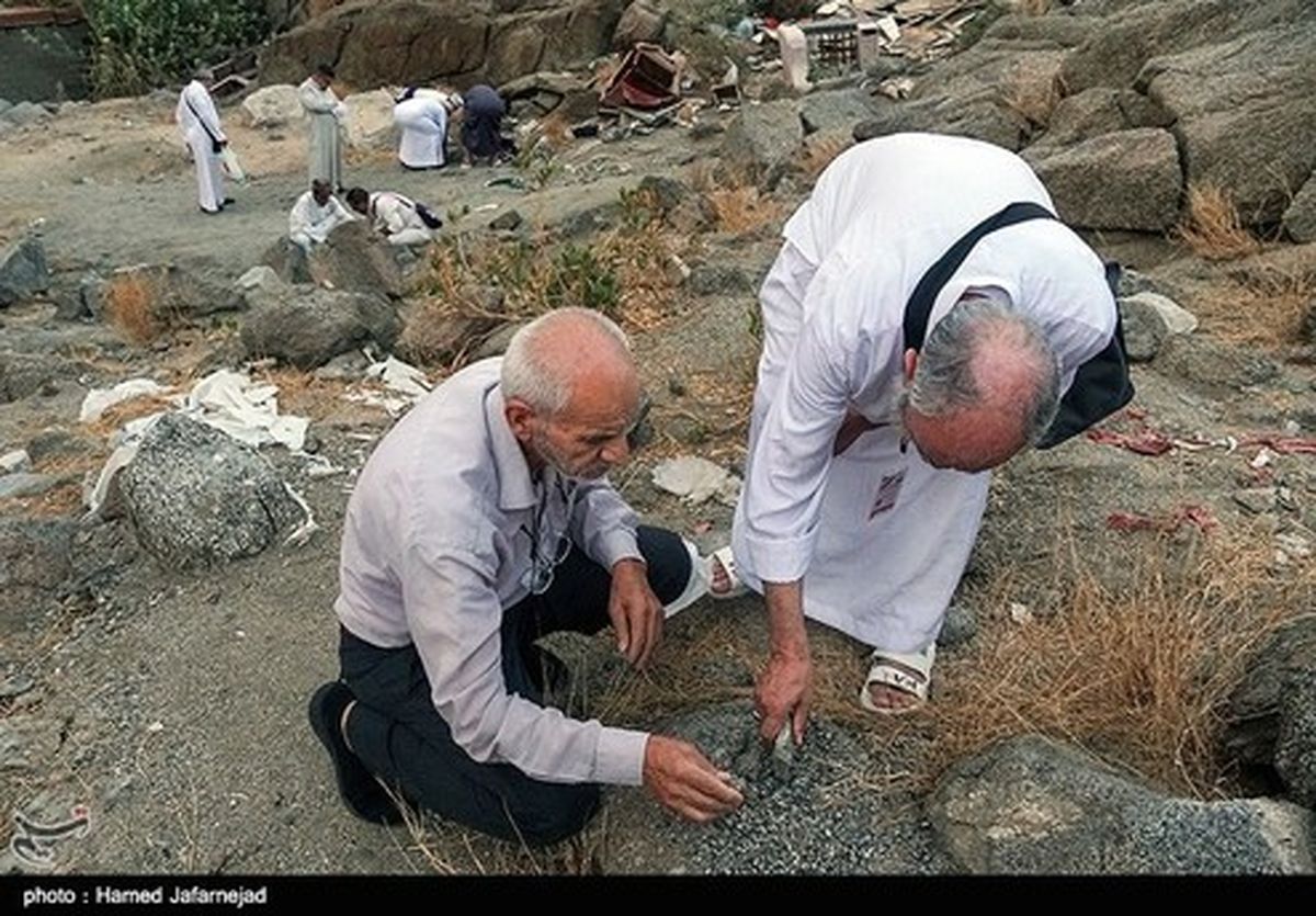 تصاویر:جمع آوری سنگ برای رمی جمرات