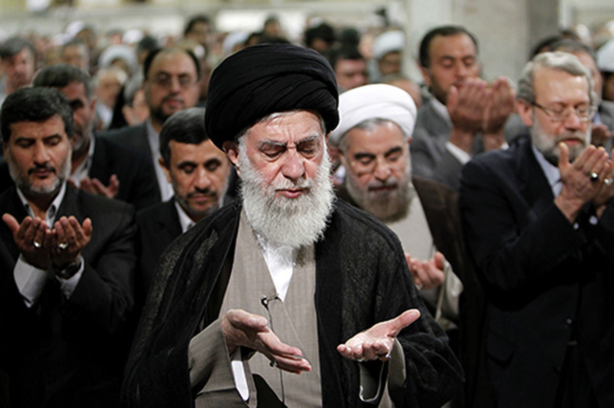 روحانی و احمدی‌نژاد در یک صف/عکس