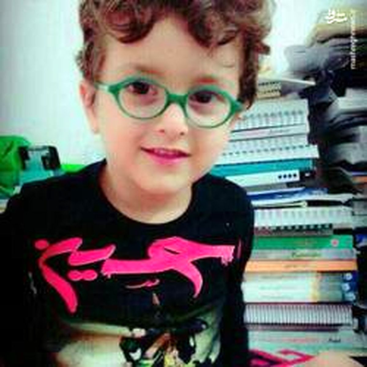 عکس: کودک مسافر هواپیمای سقوط کرده