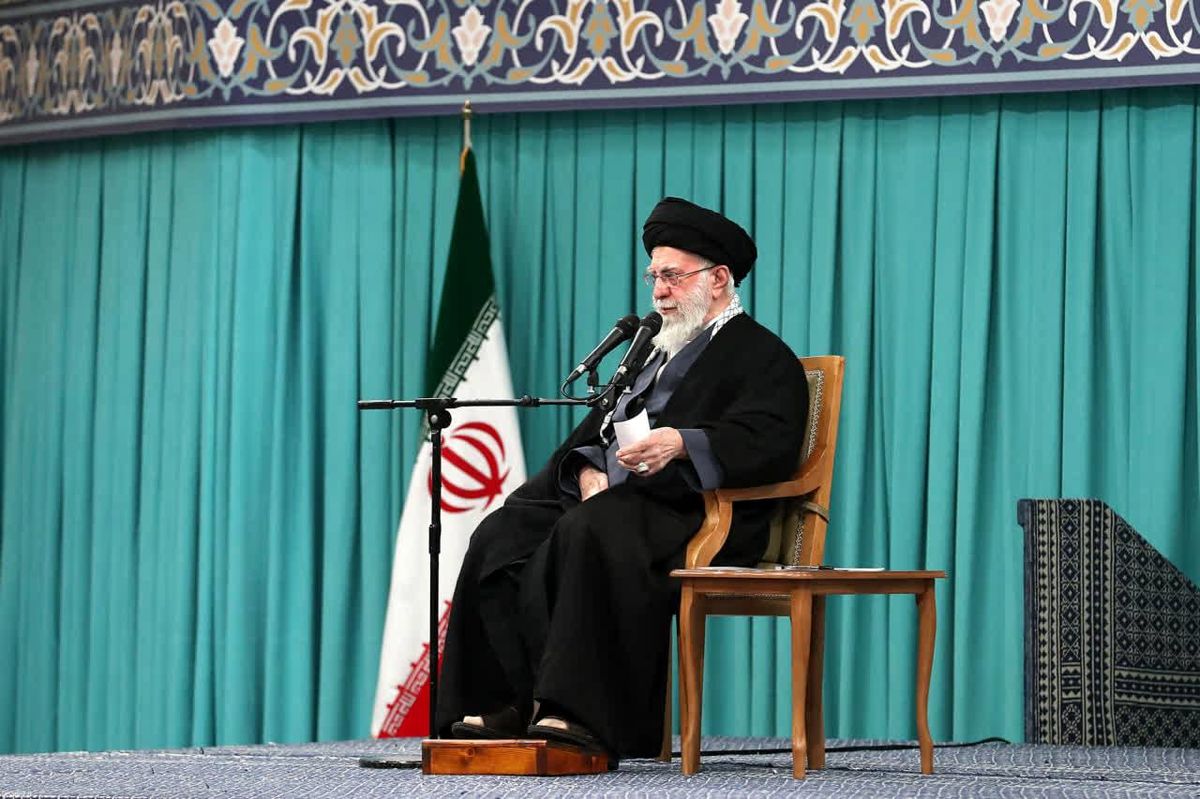  رهبر انقلاب: ملت ایران ۲۲ دی را به یک روز تاریخی تبدیل کرد