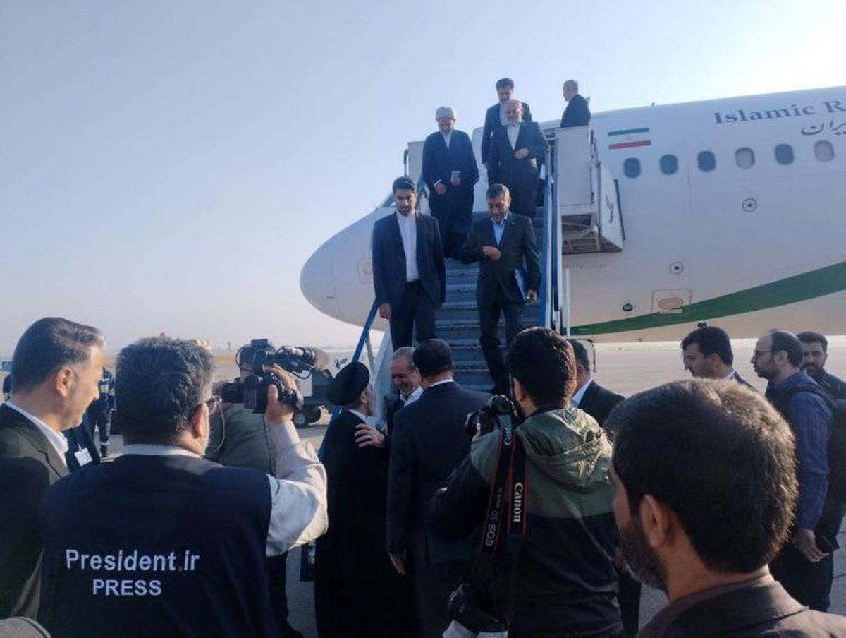 پزشکیان: بدون نقشه راه توسعه امکانپذیر نیست / مشکلات کشور با کمک نخبگان قابل حل است