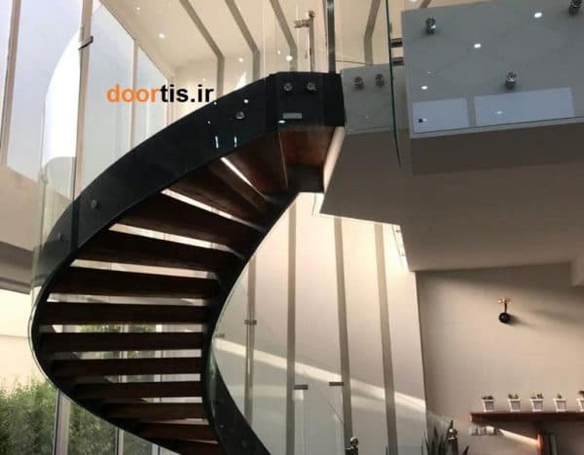 نرده شیشه ای یا نرده چوبی ؟