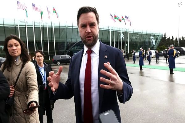 معاون ترامپ: به مذاکره با ایران ادامه خواهیم داد