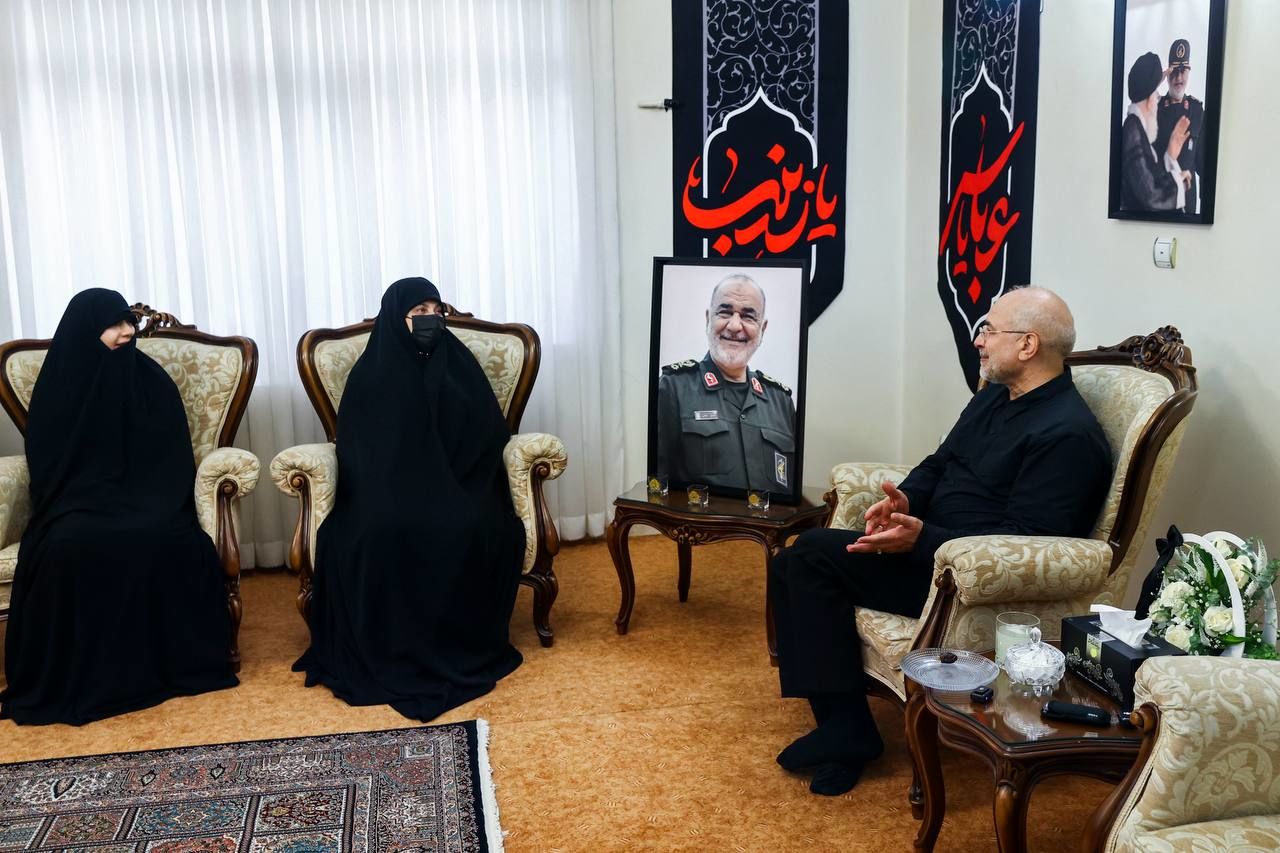 تصاویر: حضور قالیباف در منزل سپهبد شهید حسین سلامی