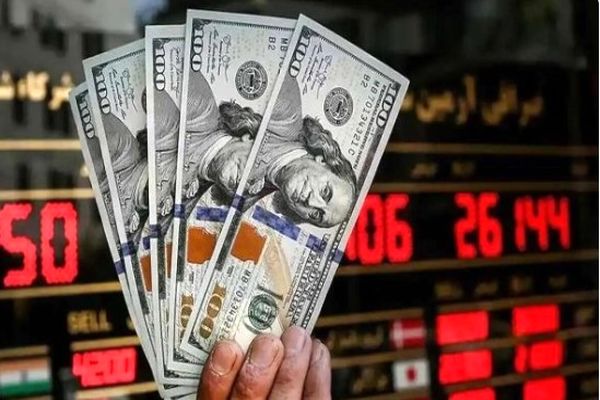 ریزش غیرمنتظره قیمت دلار ۲ آذر/ معامله‌گران شوکه شدند  