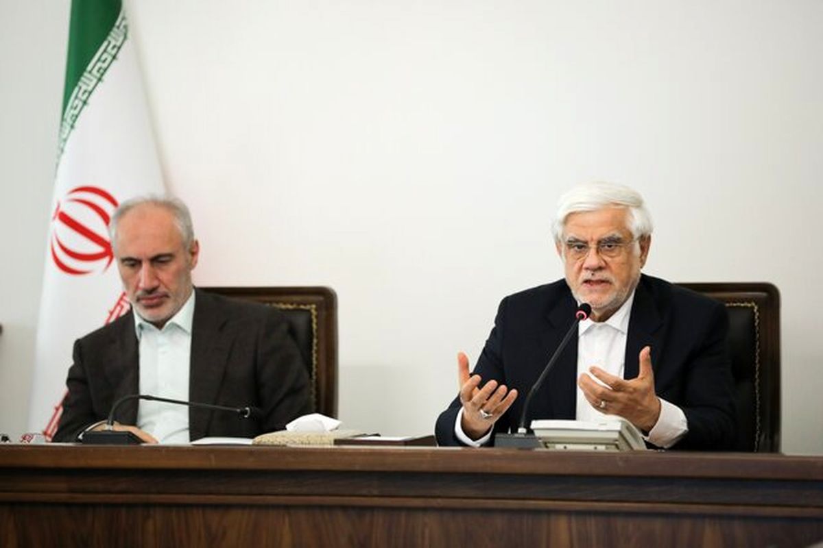 عارف: دولت در دام حواشی نیفتاده/رسانهها دنبال تحلیلهای عجیب و غریب نباشند