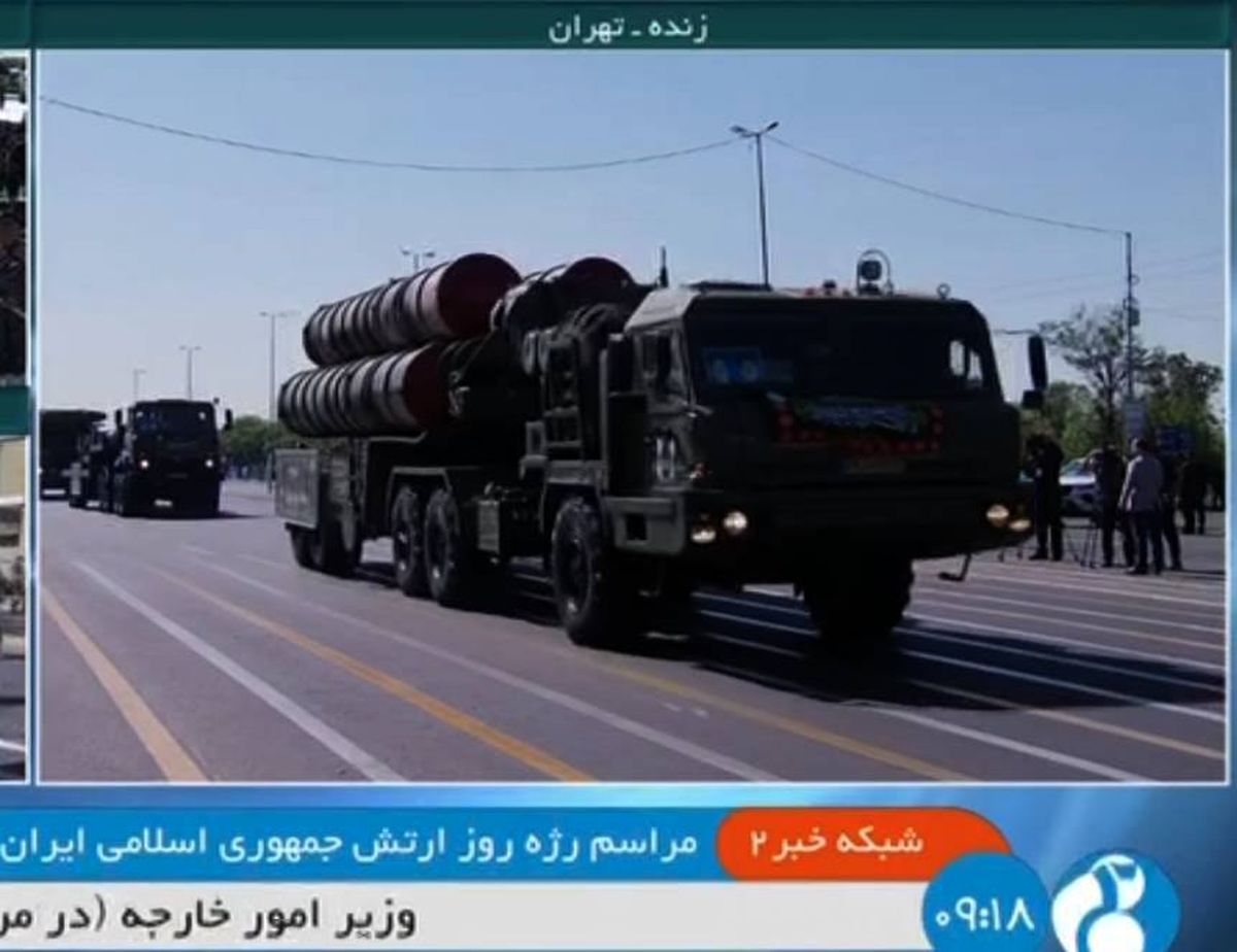 عبور سامانه پدافندی S - ۳۰۰ از مقابل جایگاه