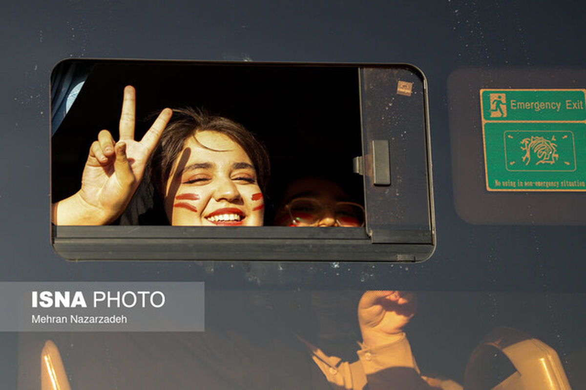 تکمیل ظرفیت جایگاه بانوان ورزشگاه برای بازی تراکتور - ملوان