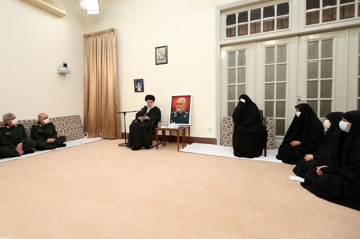 کار بزرگ شهید سلیمانی حفظ، رشد دادن، مجهز کردن و احیاء جبهه مقاومت بود / گواهی سیدحسن نصرالله، باب بزرگی در درک اهمیت کار شهید سلیمانی در احیای جریان مقاومت است