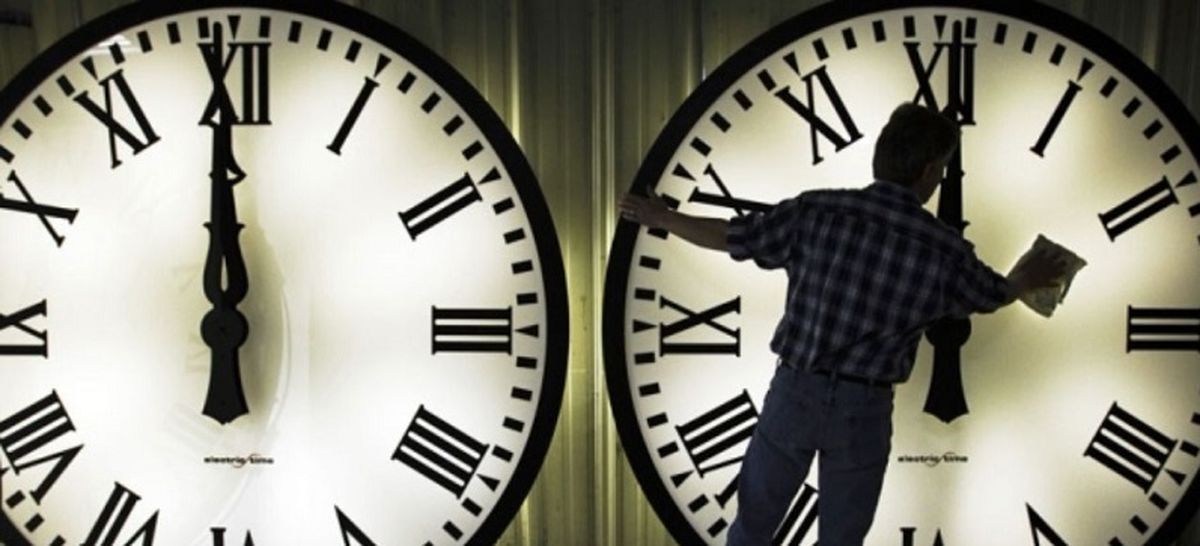 چرا هر سال دعوای کشیدن ساعت به جلو بالا میگیرد؟!