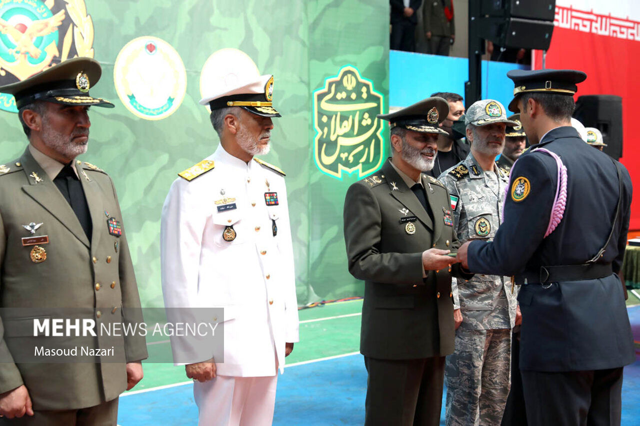 تصاویر: مراسم دانش‌آموختگی دانشجویان دانشگاه‌های افسری آجا