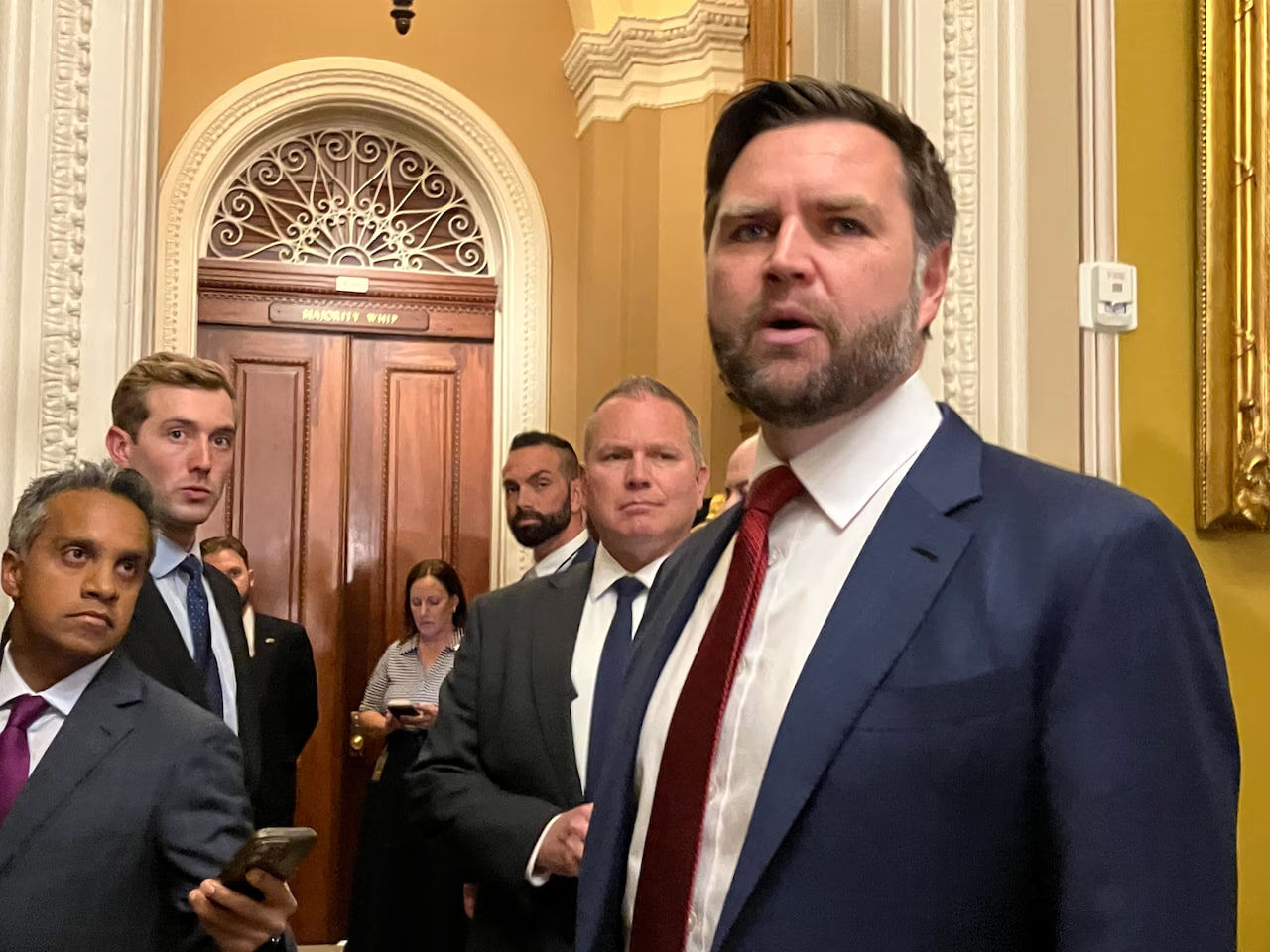 دفاع ونس از سیاست ترامپ در قبال ونزوئلا