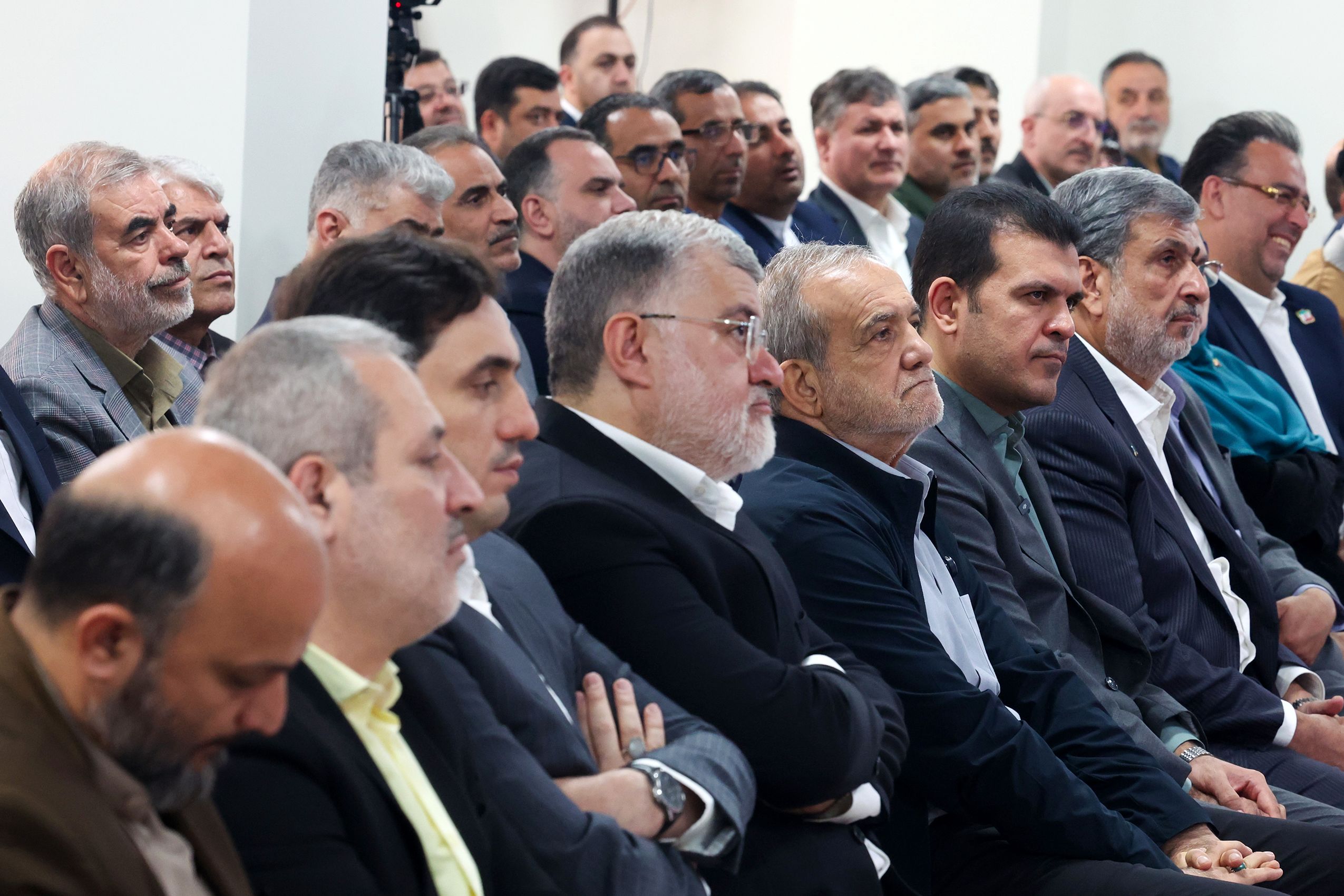 پزشکیان: فرزندان‌مان را طوری تربیت کنیم که آینده ایران را بسازند