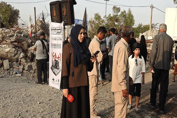 تصاویر: حضور رسانه‌های بین‌المللی در محل شهادت کودکان میناب