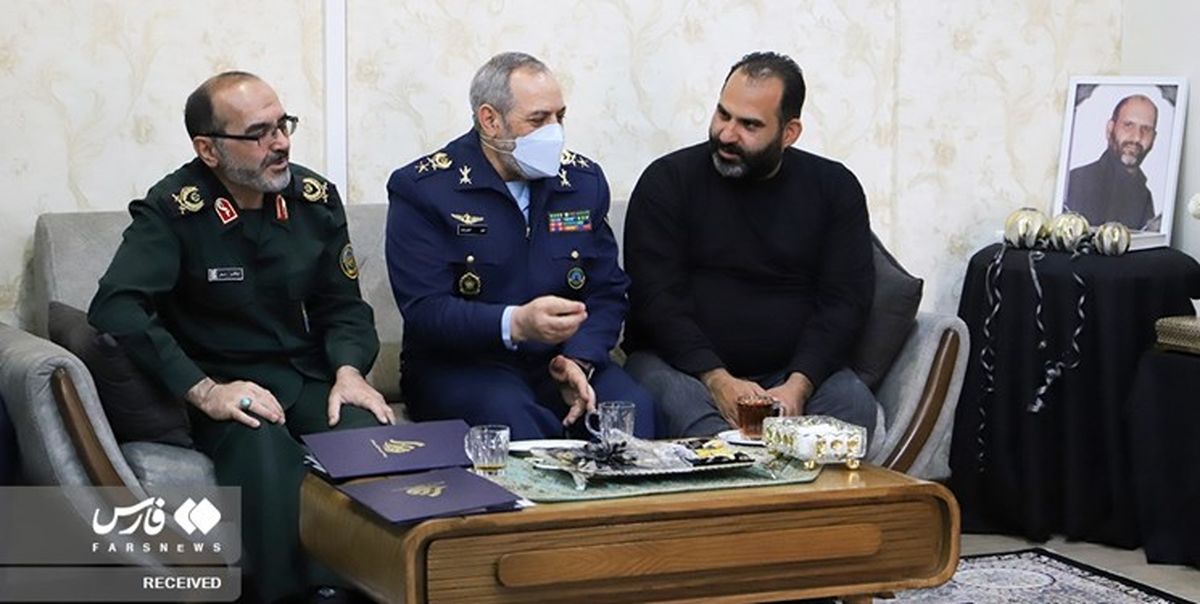 امیر نصیرزاده با خانواده شهید پوریا احمدی دیدار کرد