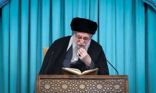 تصاویری از رهبر انقلاب در محفل انس با قرآن کریم 