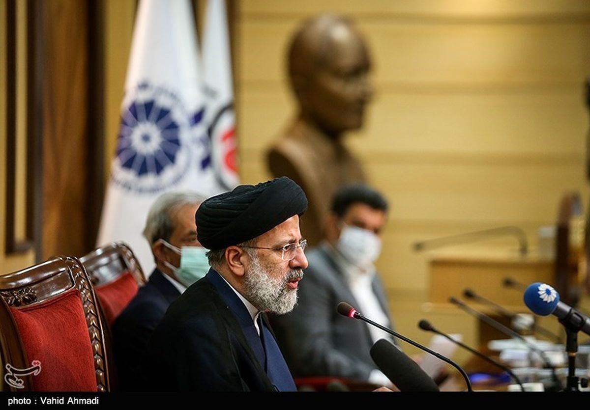 گفتگوی بی‌واسطه رئیسی با مردم و کادر درمان در بیمارستان +فیلم