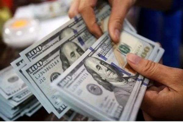  پیش‌بینی قیمت دلار در شب عید ۱۴۰۵