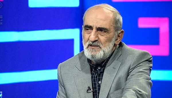 حسین شریعتمداری: سگ‌ها را گشوده‌اند چرا سنگ‌ها را بسته‌اید؟!