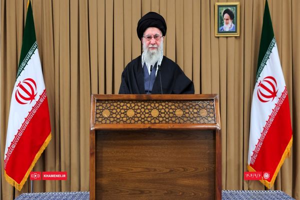 رهبر انقلاب: امروز نسل چهارم بسیج یعنی نوجوانان مشغول حرکت و تلاش هستند