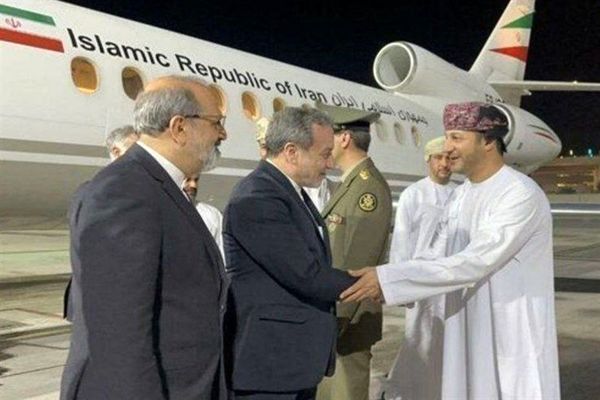 فیلم: عزیمت عراقچی و تیم مذاکره کننده ایرانی به محل مذاکرات 