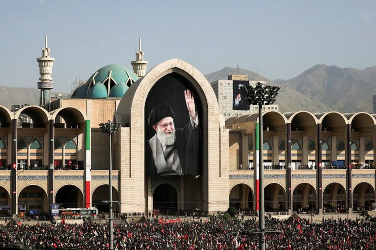 زمان و مکان دقیق اقامه نماز بر پیکر رهبر شهید