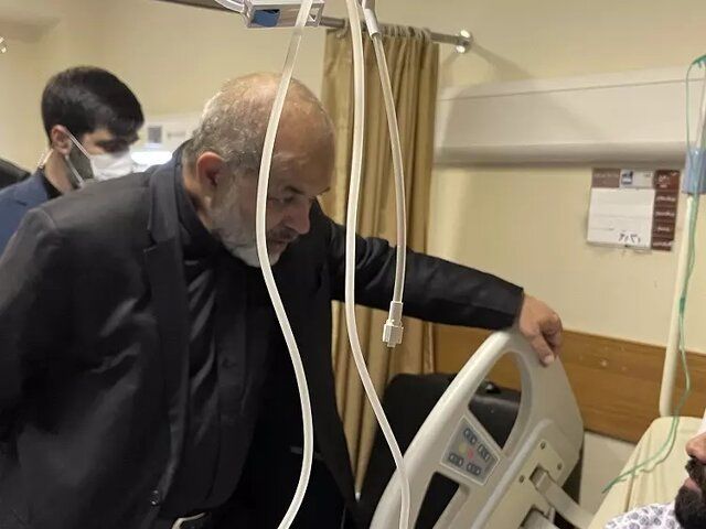 عیادت وزیر کشور از جانبازان ناآرامی‌های اخیر