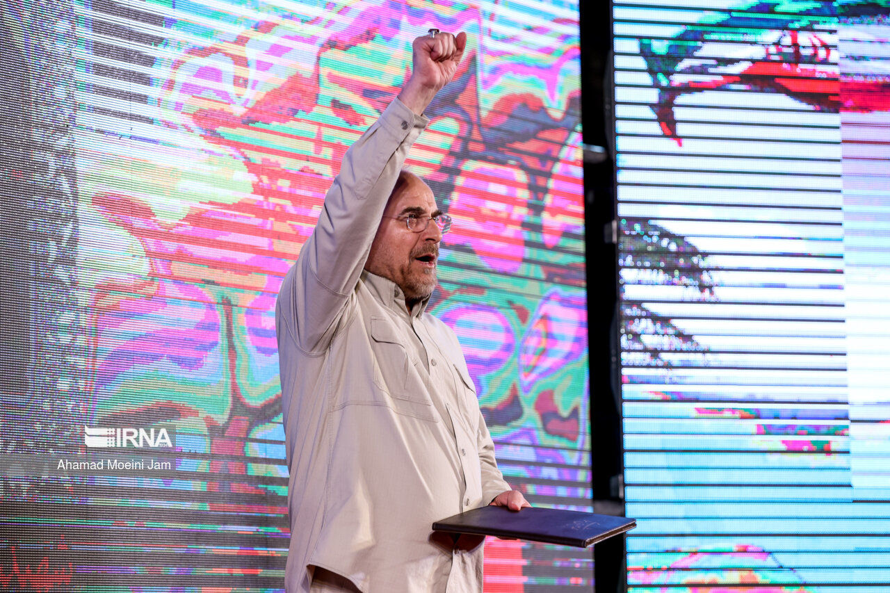 تصاویر حضور قالیباف در یادواره شهدای باغ فیض