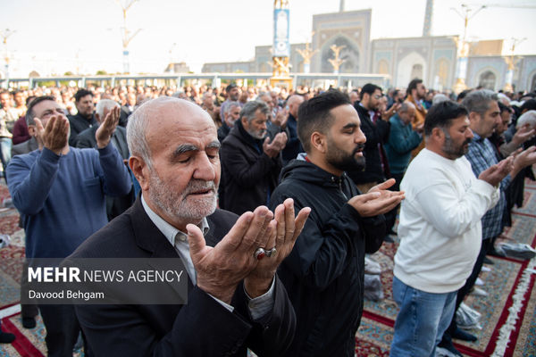 تصاویر: اقامه نماز طلب باران در حرم مطهر امام رضا (ع)