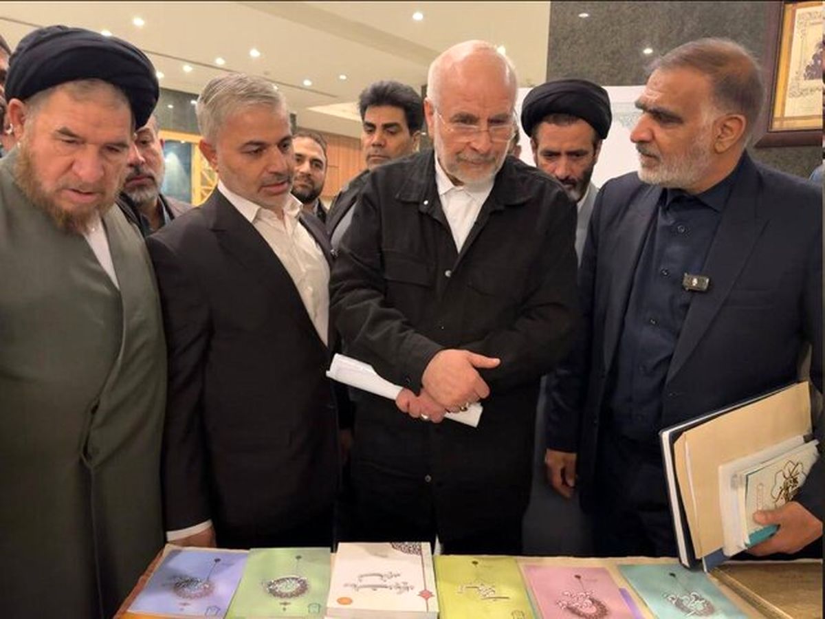 بازدید قالیباف از نمایشگاه کتاب نمایندگان ادوار