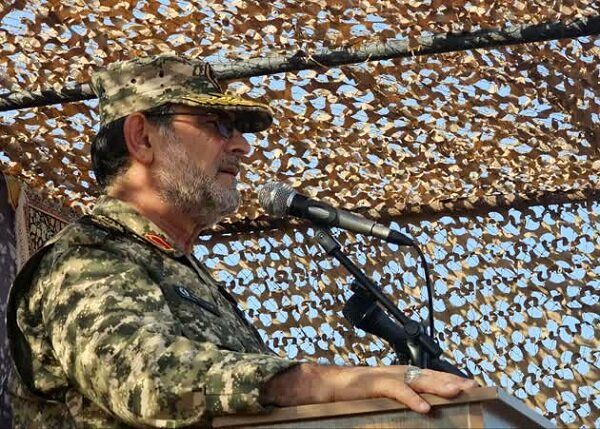 دریادار تنگسیری: جزایر ایران دژهای مستحکم دفاع از کشور هستند