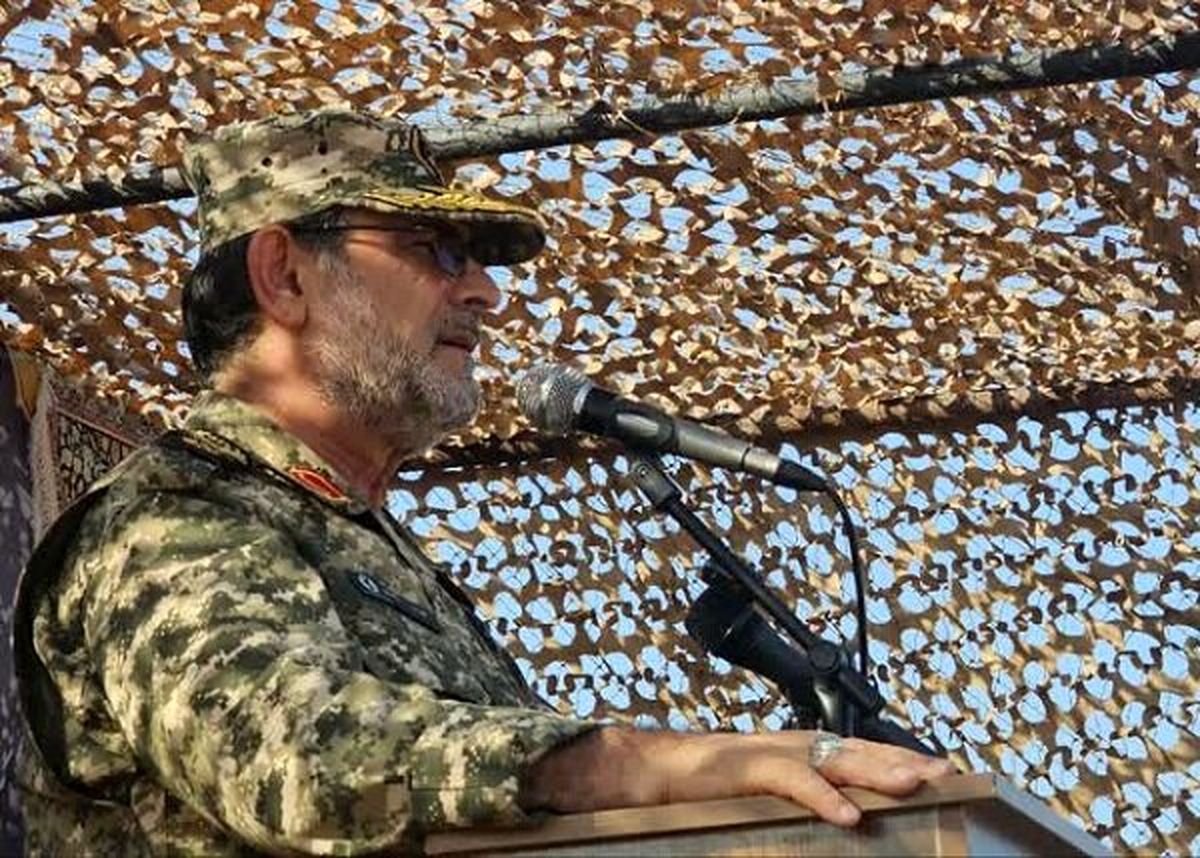 دریادار تنگسیری: جزایر ایران دژهای مستحکم دفاع از کشور هستند