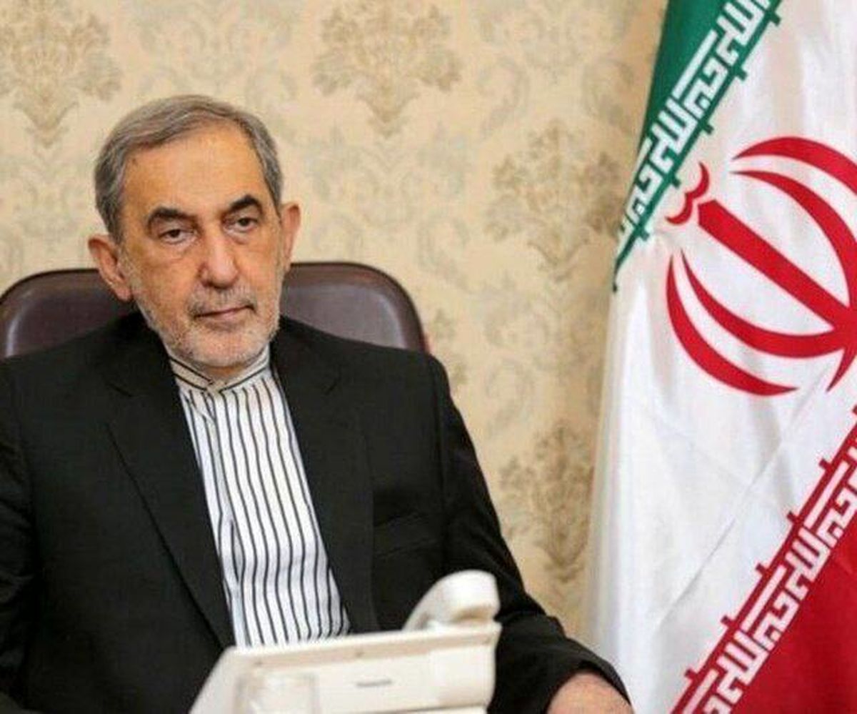 ولایتی: مکانیسم ماشه گویای ناتوانی غرب است/ ترامپ نسخه نو هیتلر است