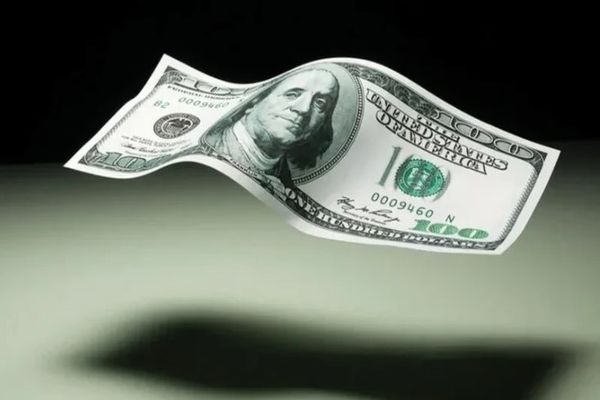 شوک به قیمت دلار ؛ قیمت عجیب در بازار 