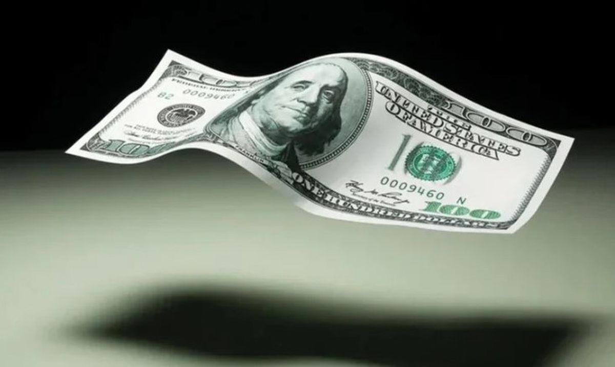 حرکت غیرمنتظره؛ ریزش قیمت دلار امروز ۱۳ آبان! | احتمال سقوط به زیر ۱۰۰ هزار تومان؟