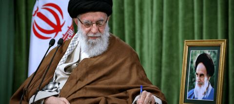 پیام تسلیت رهبر انقلاب در پی درگذشت برادر حجت‌الاسلام قمی