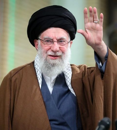 رهبر انقلاب: کشور درحال پیشرفت است / هدف امروز دشمن تغییر و تصرف در دل‌ها و فکرها و مغزهاست