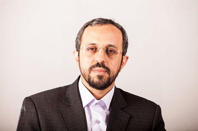 هرکس بر مخالفت با وفاق اصرار کند راهش را از رهبری جدا کرده است