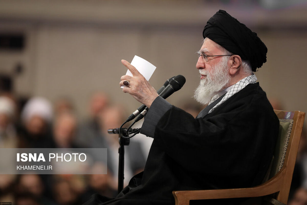 شعرخوانی حماسی محمد رسولی در دیدار خانواده شهدای اقتدار با رهبر انقلاب