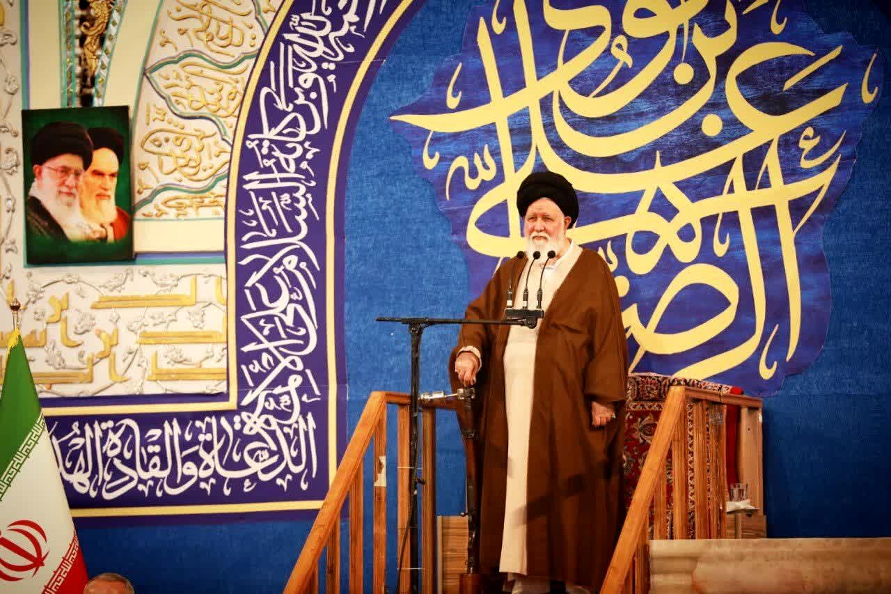 امام جمعه مشهد: تصمیم‌گیری برای جنگ یا صلح در اختیار به رهبری است