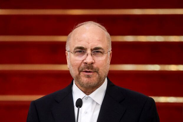 تصاویر حضور قالیباف در در راهپیمایی یوم الله ۲۲ بهمن