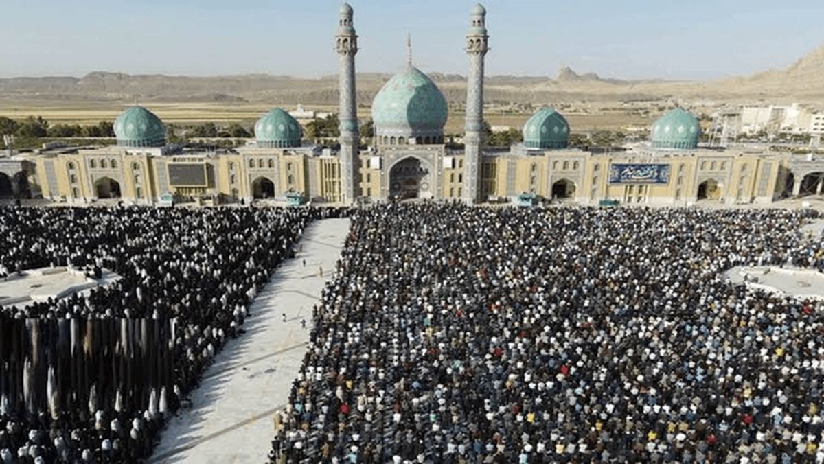 زمان اقامه نماز بر پیکر رهبر شهید در جمکران