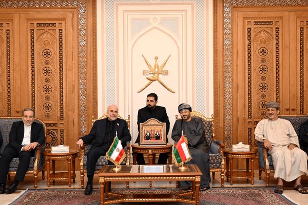 بدر البوسعیدی: با قالیباف و عراقچی درباره تنگه هرمز صحبت کردم