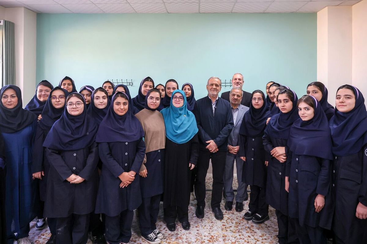 پزشکیان: آموزش درست به دانش‌آموزان ربطی به تحریم ندارد