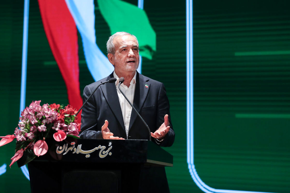 پزشکیان: نسل «Z» متفاوت از ما نیست، ما از آنها عقب ماندهایم