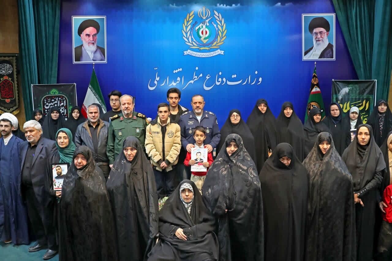 وزیردفاع: تنها راه مقابله با دشمنان قوی تر شدن در همه عرصه ها است