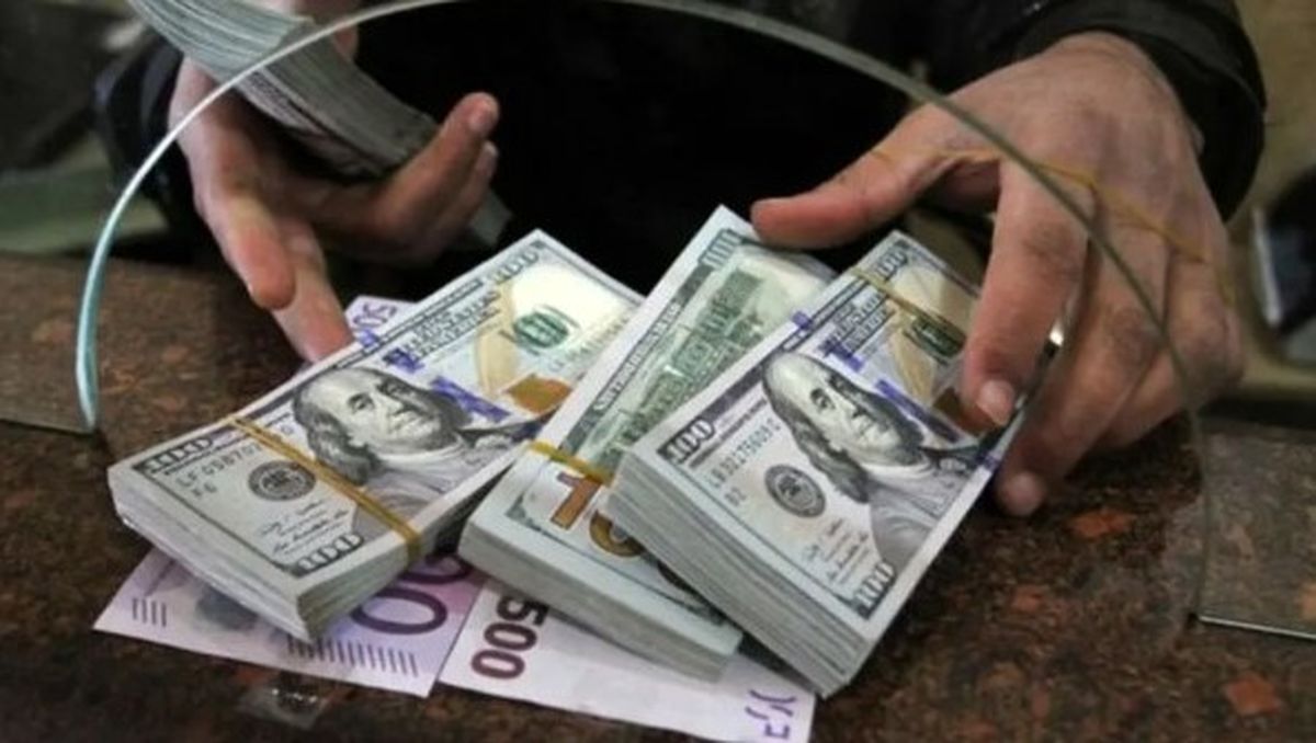 عقبنشینی ناگهانی قیمت دلار امروز ۱۹ مهر ۱۴۰۴ | سقوط تازه دلار یا اصلاح موقت؟